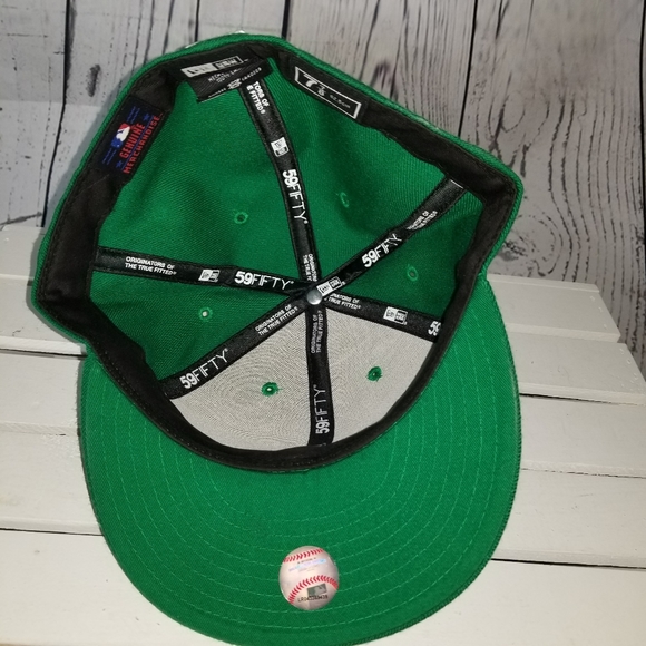 NwT fitted Green Sox flatbill hat please read ad - Picture 7 of 8